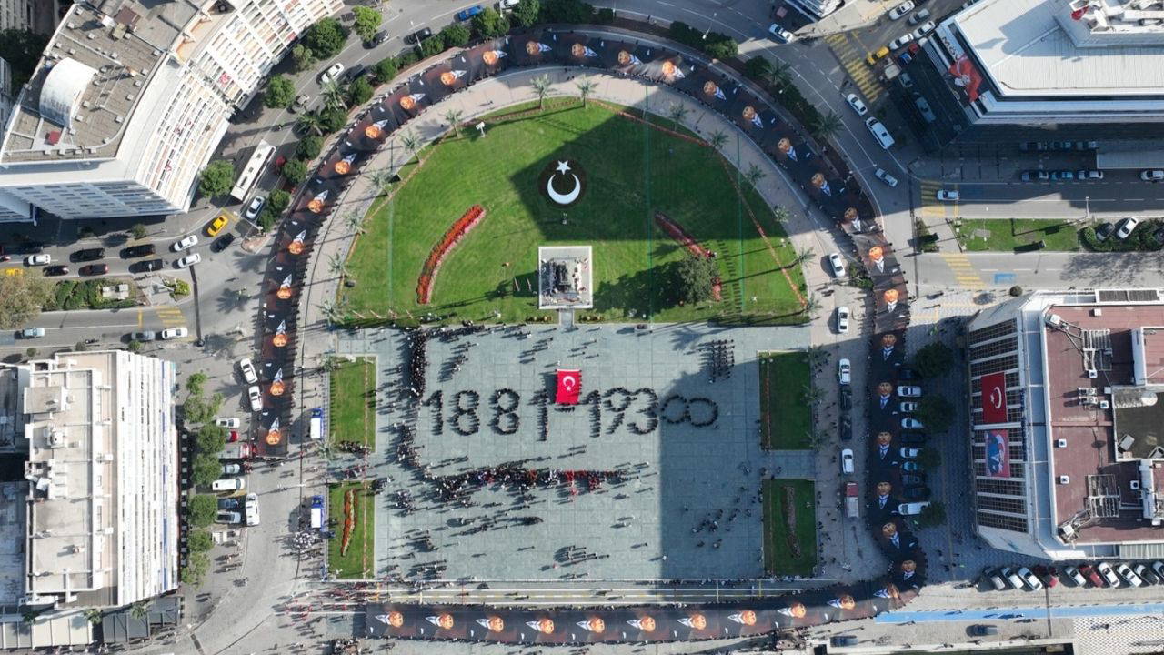 İzmir Atatürk için yürüdü