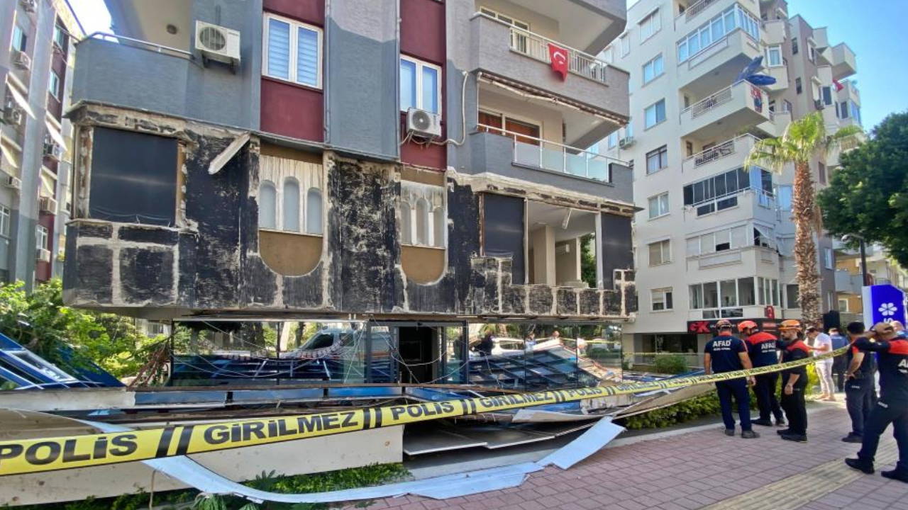 Laboratuvarın dış cephe kaplamaları çöktü: Ortalık savaş alanına döndü