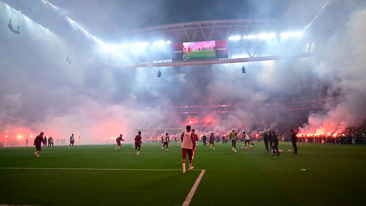 Galatasaray'dan taraftara açık antrenman: Okan Buruk'tan şampiyonluk mesajı!
