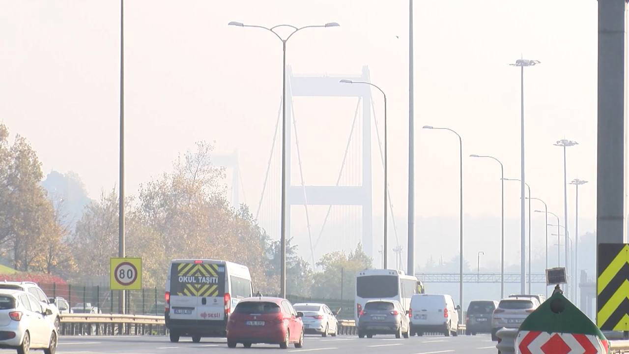 İstanbul Boğazı’nda sis... Görüş mesafesi düştü!