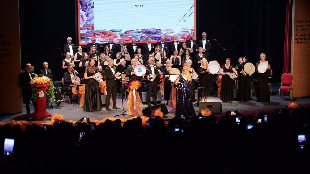 Korkut Ata Kongre ve Kültür Merkezi’nde sanat dolu gece: Etisem Korosu baharı ezgilerle karşıladı