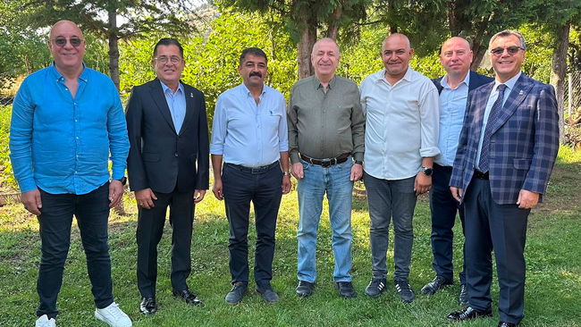 CHP’li Belediye Başkanı Zafer Partisi’ne katıldı