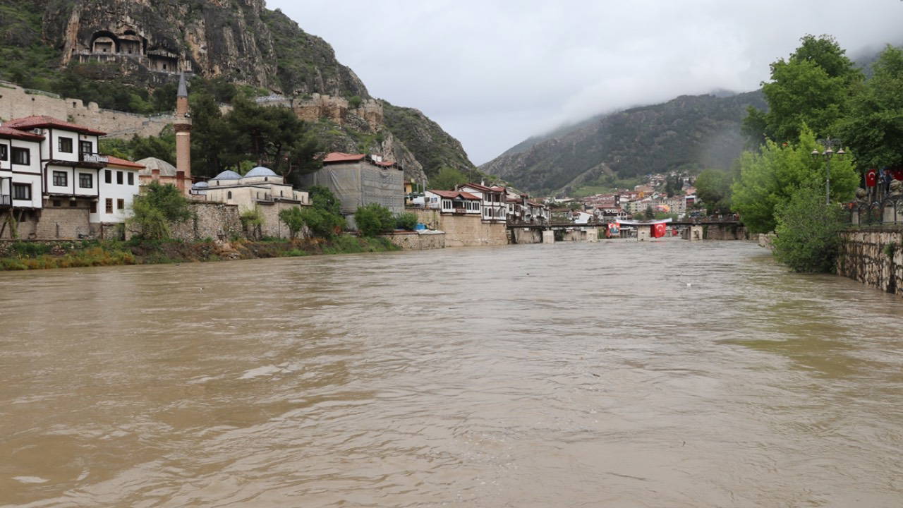 Sel riski: Tokat ve Amasya’da eğitime ara