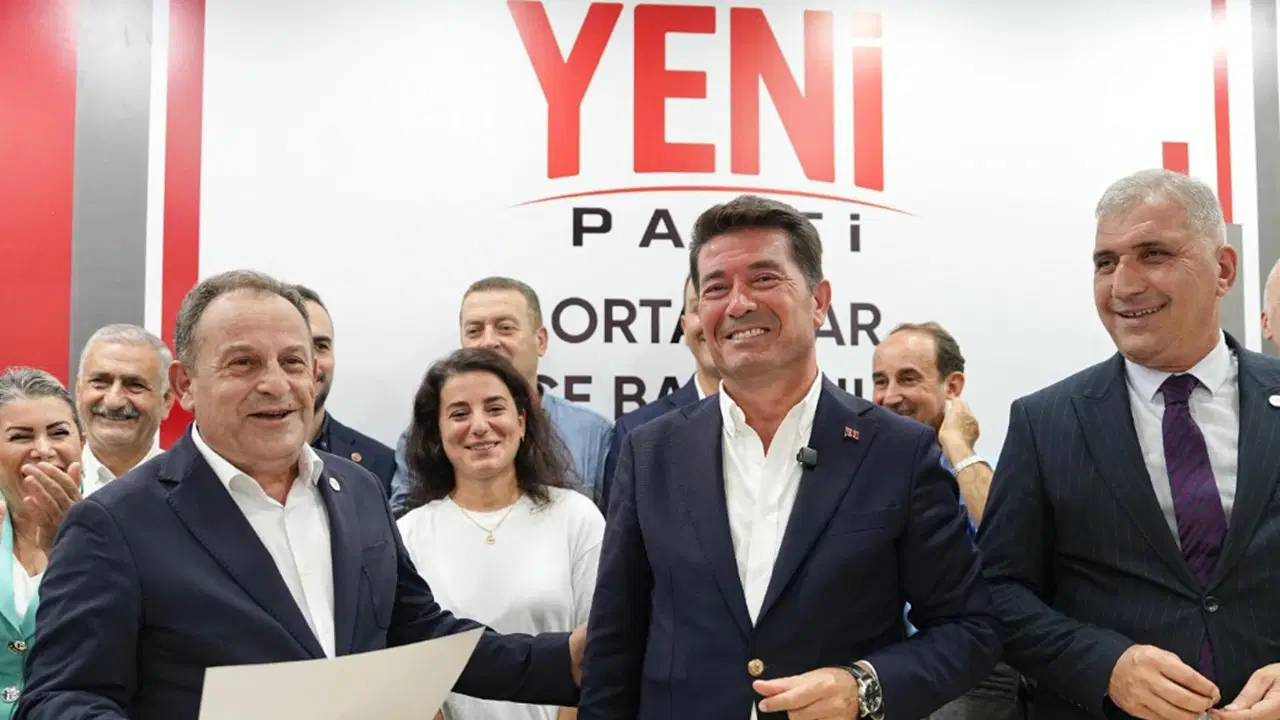 Ortahisar Belediye Başkanı Ahmet Kaya, 21 belediye meclisi üyesiyle birlikte YENİ Parti’ye katıldı