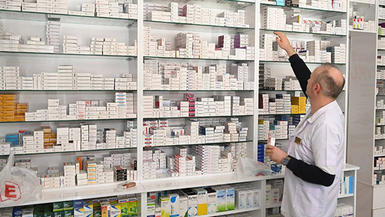 TEİS Genel Başkanı Saydan: 'Birçok eczane hala konteynerde hizmet veriyor'