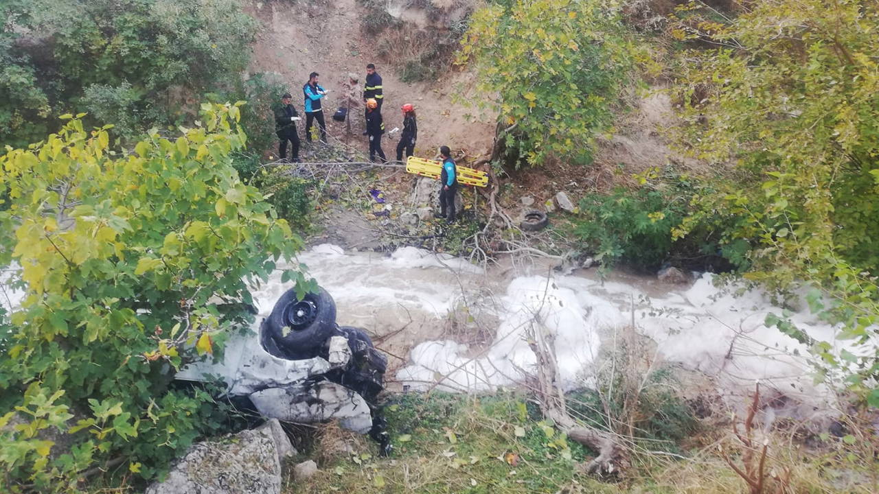 Sürücünün öldüğü kazada yaralandı: 1 gün sonra aradığı ekipler kurtardı