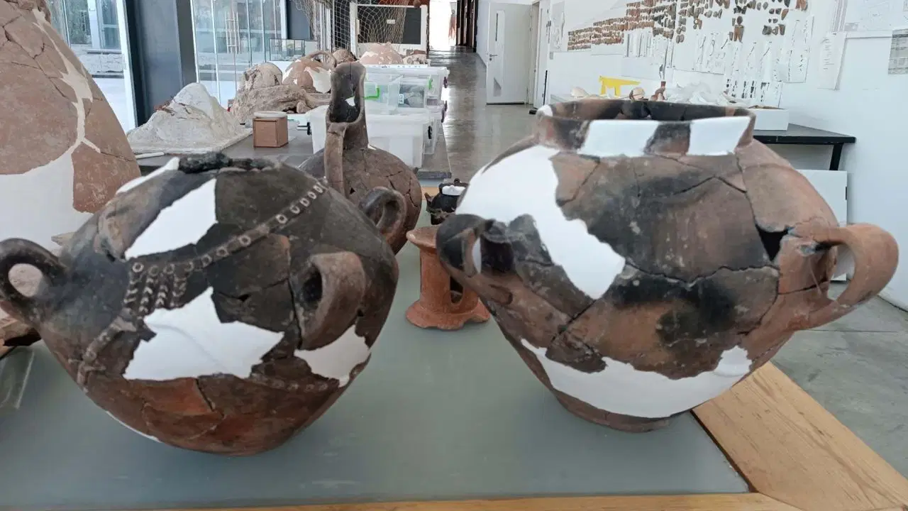 5 bin yıllık kadın figürü izleri: Yassıtepe’de özel kaplar ortaya çıktı