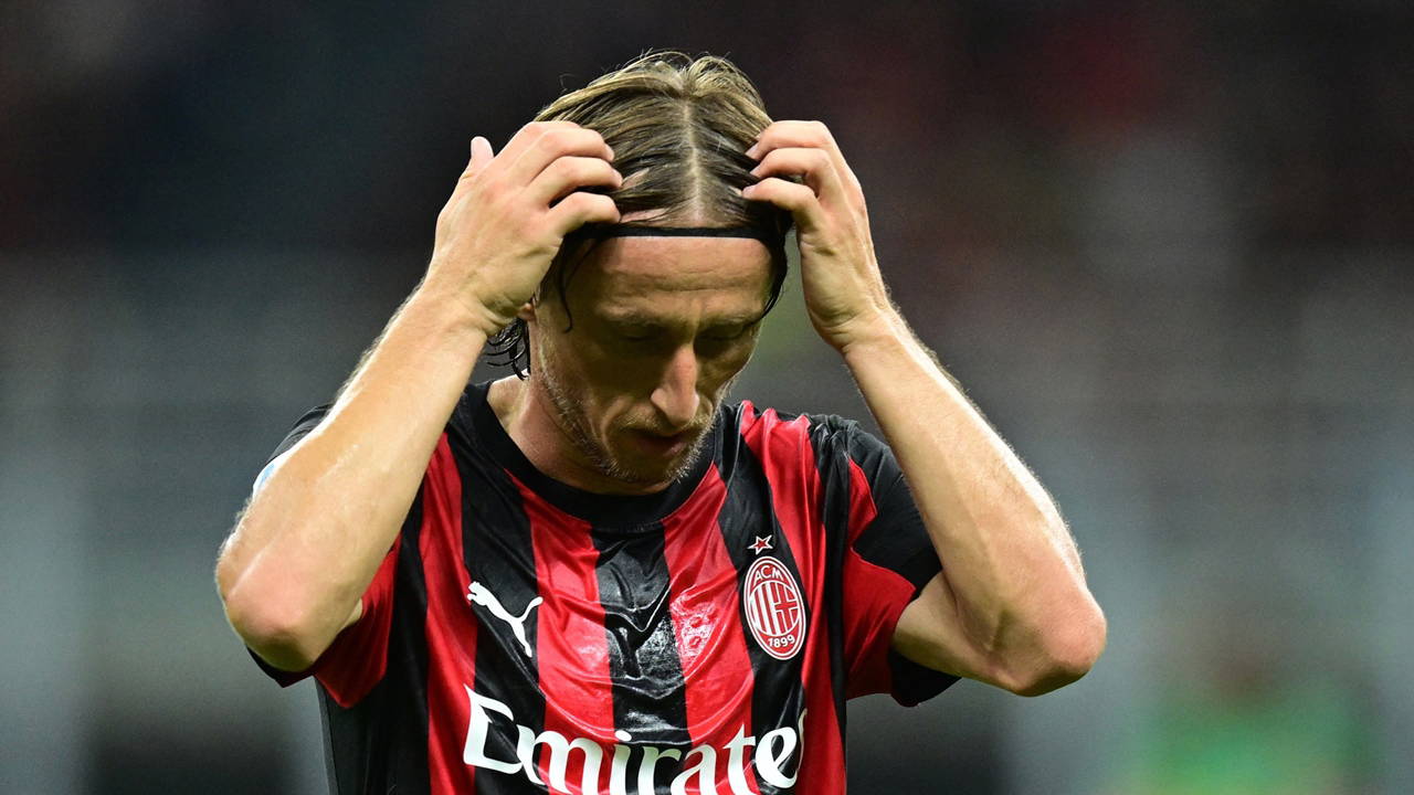 Milan, Serie A'da sezona sahasında Cremonese mağlubiyetiyle başladı