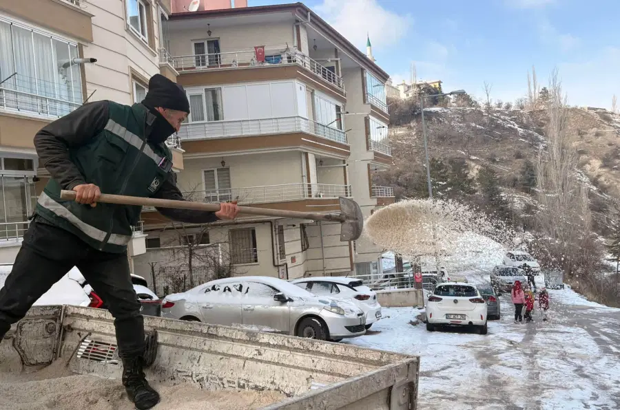 Keçiören'de karla mücadele mesaisi