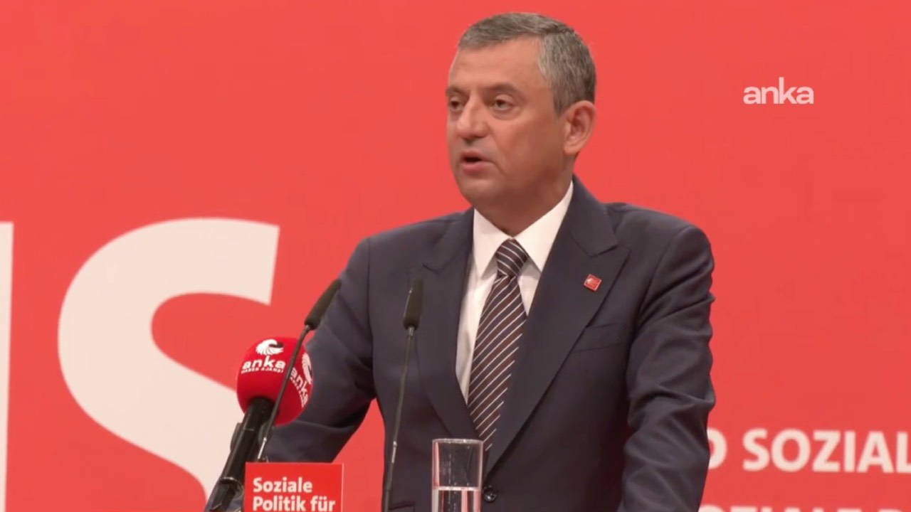CHP lideri Özel, Berlin’de SPD Kongresi’nde konuştu: ''Siyasi tarihimizde, demokrasiye dönük en ağır saldırılardan biri yaşanmaktadır'
