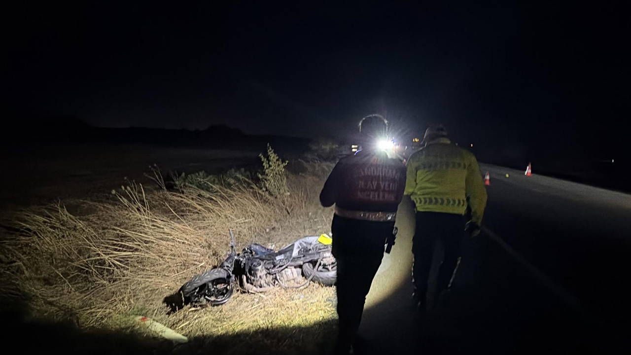 Araç çarpıp kaçtı: Motosikletteki liseli öldü