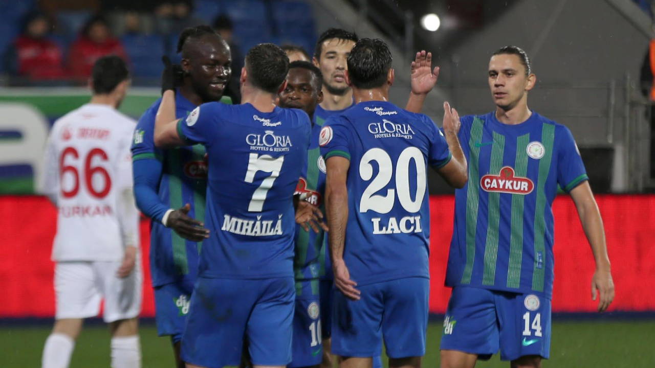 Rizespor 6 golle grup aşamasına kaldı!