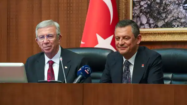 Özgür Özel'e yakın isimlerden 'Mansur Yavaş' çıkışı: 'Bir ay sonrayı bekleyin...'