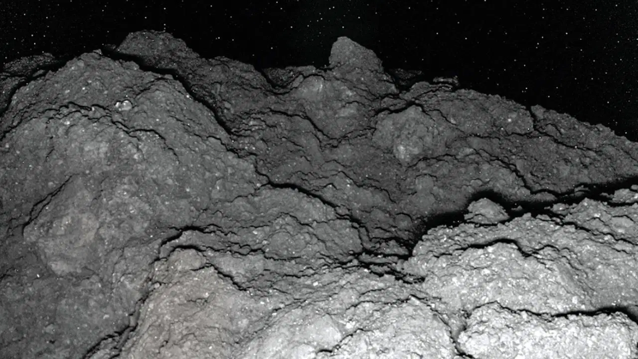 Ryugu asteroidinde yaşamın temel yapı taşları keşfedildi