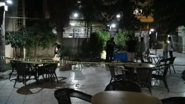 Erkek dehşeti! Eşini çay bahçesinde silahla katletti