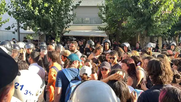 İzmir’de 'Onur Yürüyüşü' kapsamında toplanan gruba müdahale: 36 gözaltı