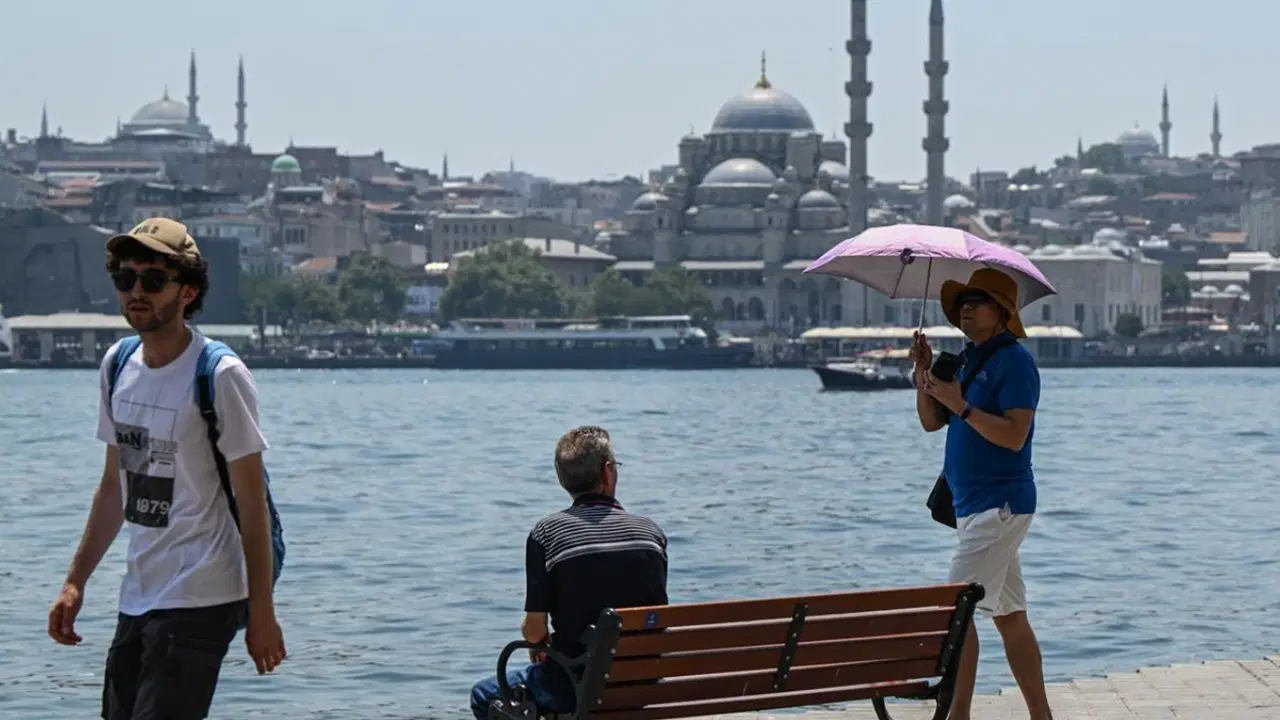 AKOM'dan İstanbul için Afrika ve Basra sıcaklık uyarısı: Hafta sonu hava nasıl olacak?