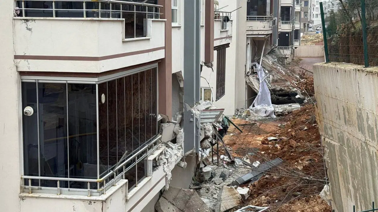 Gaziantep'te istinat duvarı çöktü: 4 dairede hasar oluştu