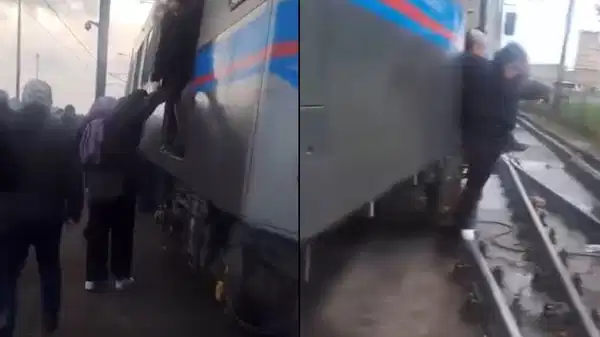 Topkapı’da tramvay raydan çıktı: Yolcular tahliye edildi!