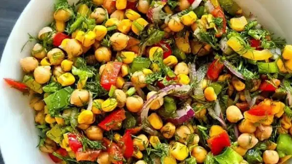 Sağlıklı yaşamın favorisi: Akdeniz diyeti salatası tarifi