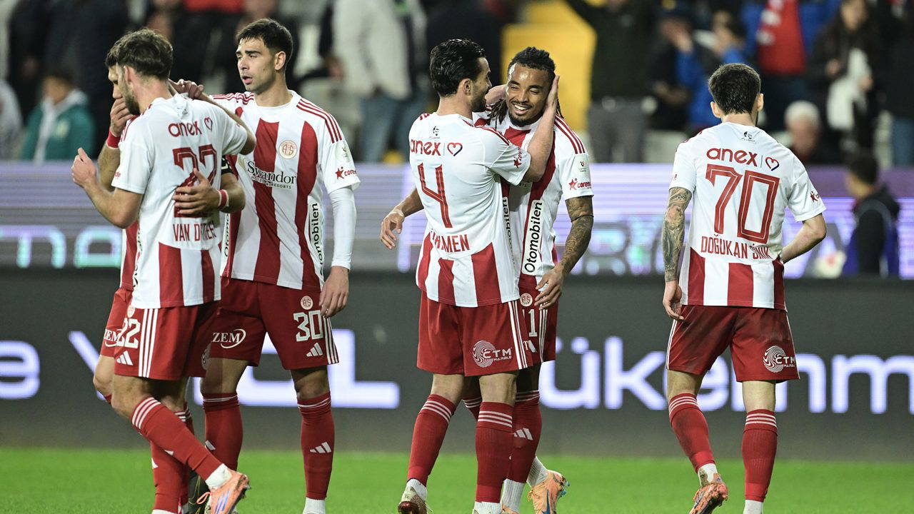 Antalyaspor, Samsunspor karşısında 3 puanı üç golle aldı!