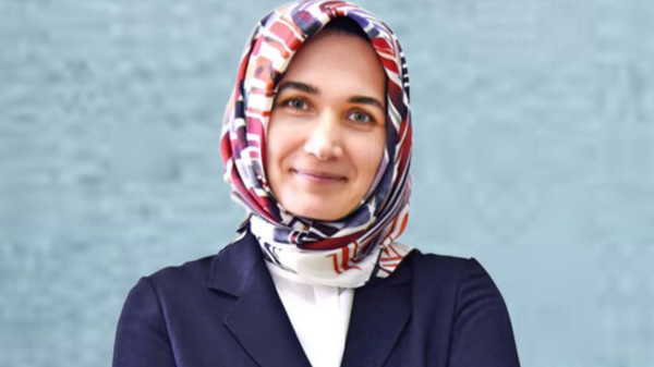 ‘Türkiye’nin ilk başörtülü valisi’ olarak bilinen iletişimci Yiğitbaşı, güvenlikten sorumlu bakan yardımcısı oldu