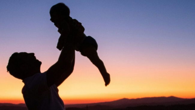 Babalık bir erkeğin beynini ve hormonlarını nasıl değiştiriyor?