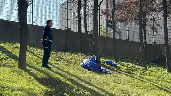 Esenler'de metro istasyonu yakınında şüpheli ölüm