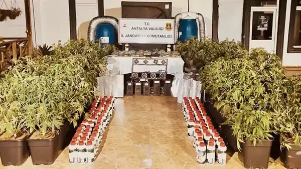 Bakan Yerlikaya duyurdu: Jandarma, son iki haftada 6 milyon uyuşturucu hap ve 270 kilogram uyuşturucu ele geçirdi!