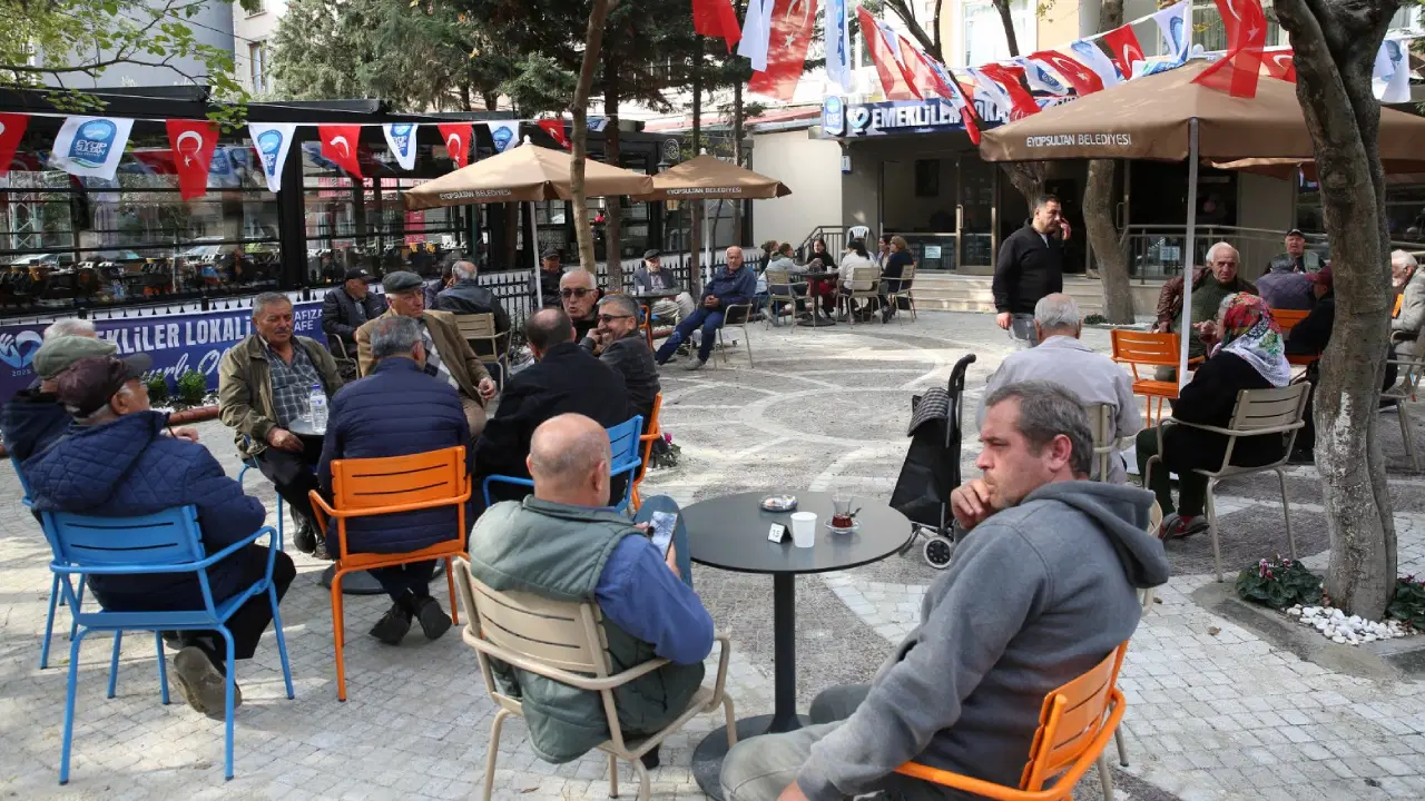 Eyüpsultan'da 'Emekliler Lokali' hizmetine yoğun ilgi