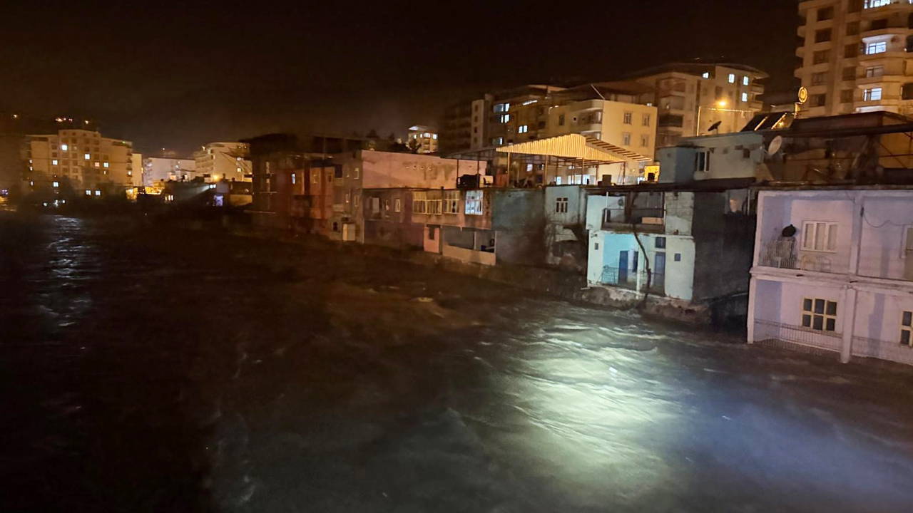 Siirt'te Bitlis Çayı'nın debisi yükseldi: Önlemler artırıldı