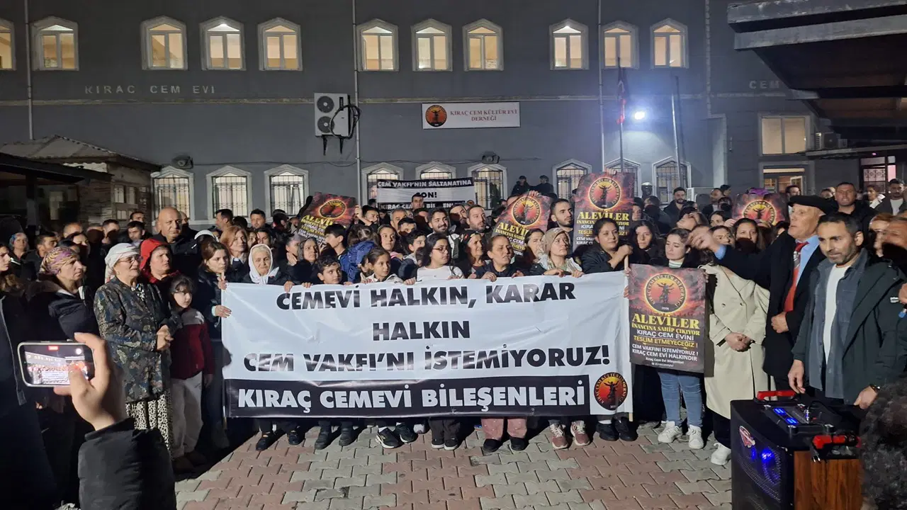 Esenyurt Kıraç Cemevi’nde 'tahliye' gerginliği: 'Kendi emeğimizle yaptığımız bu cemevini kimseye vermeyiz!'