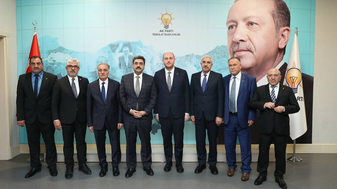 AKP, 2 ilçe başkanını görevden aldı