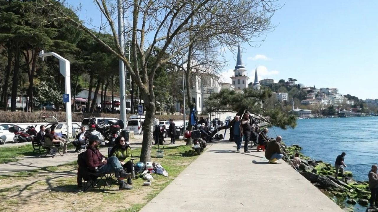 İstanbul’da güzel havayı fırsat bilenler sahillere akın etti