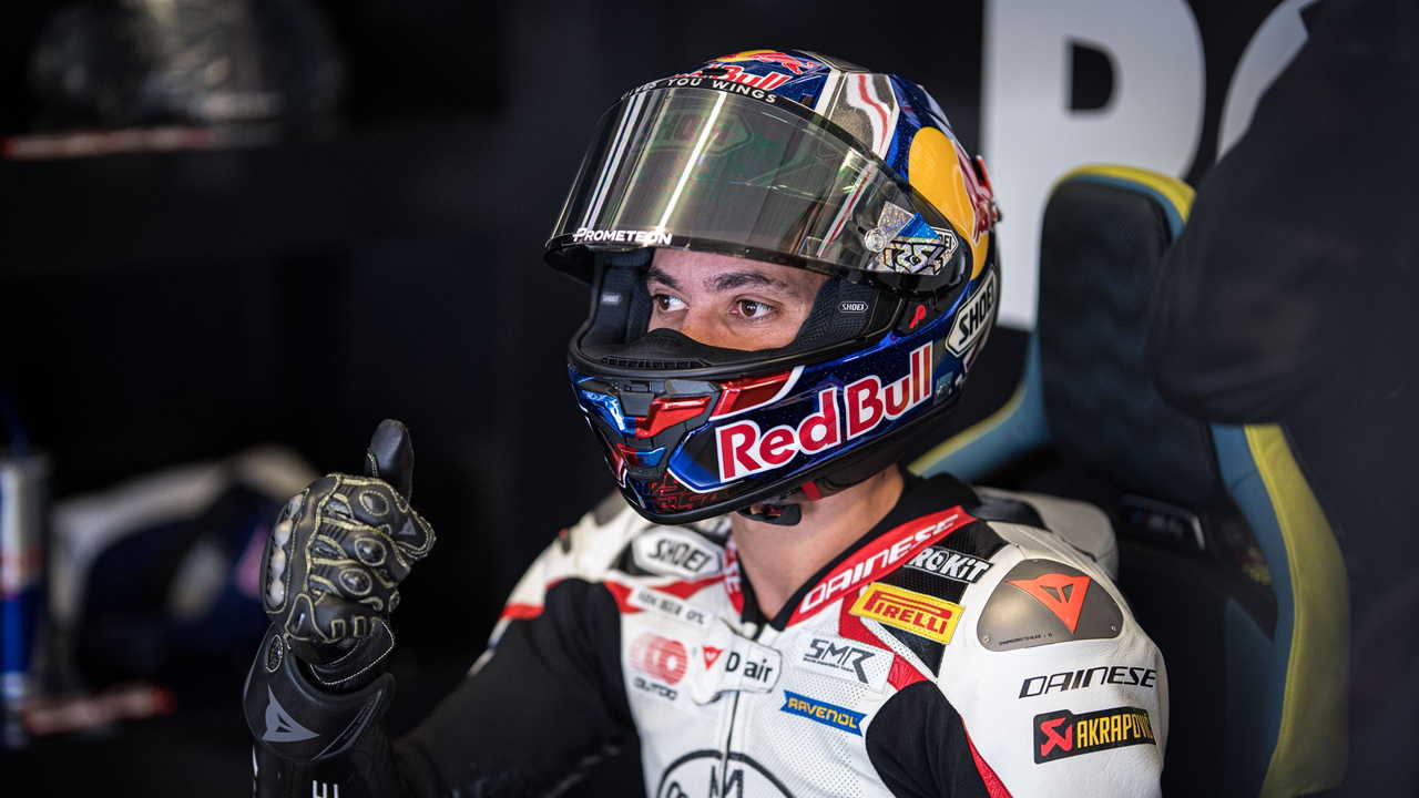 Red Bull Sporcusu Toprak Razgatlıoğlu İngiltere’de liderlik için piste çıkıyor