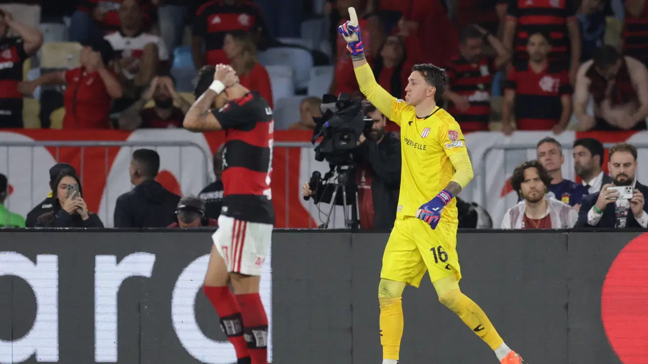 Muslera üç penaltı kurtardı, takımını finale taşıdı: Arjantin'de kahraman ilan edildi