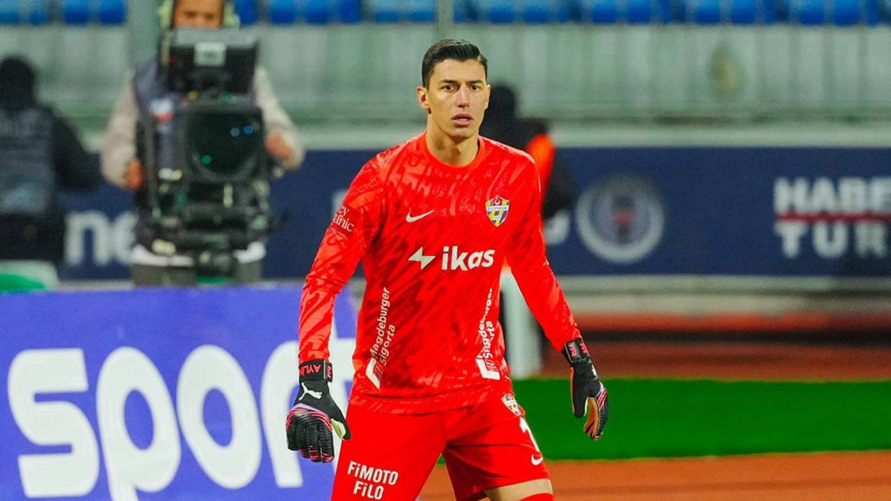 Adı Galatasaray ile anılıyordu: Berke Özer sözleşmeyi resmen imzaladı!