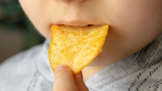 Günde bir paket cips demans riskini tetikliyor!