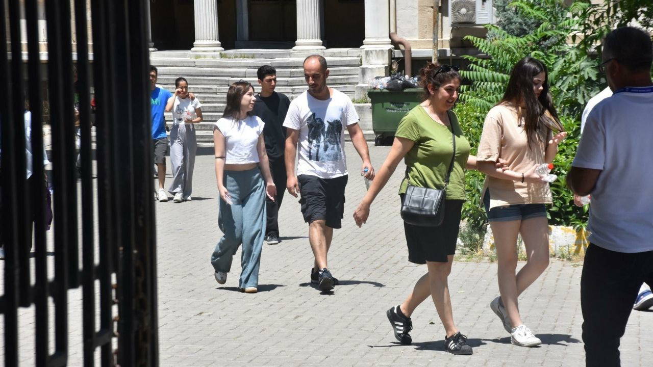 YKS sona erdi: Öğrenciler soruları yorumladı!