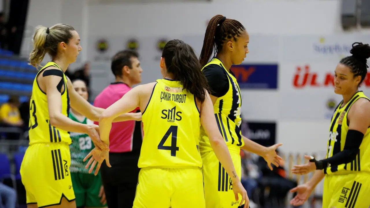 Fenerbahçe güle oynaya yarı finalde!