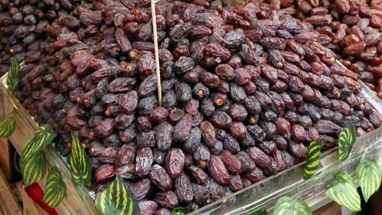Küf ve ‘aflatoksin’ riski: Açıkta satılan hurmaya dikkat!