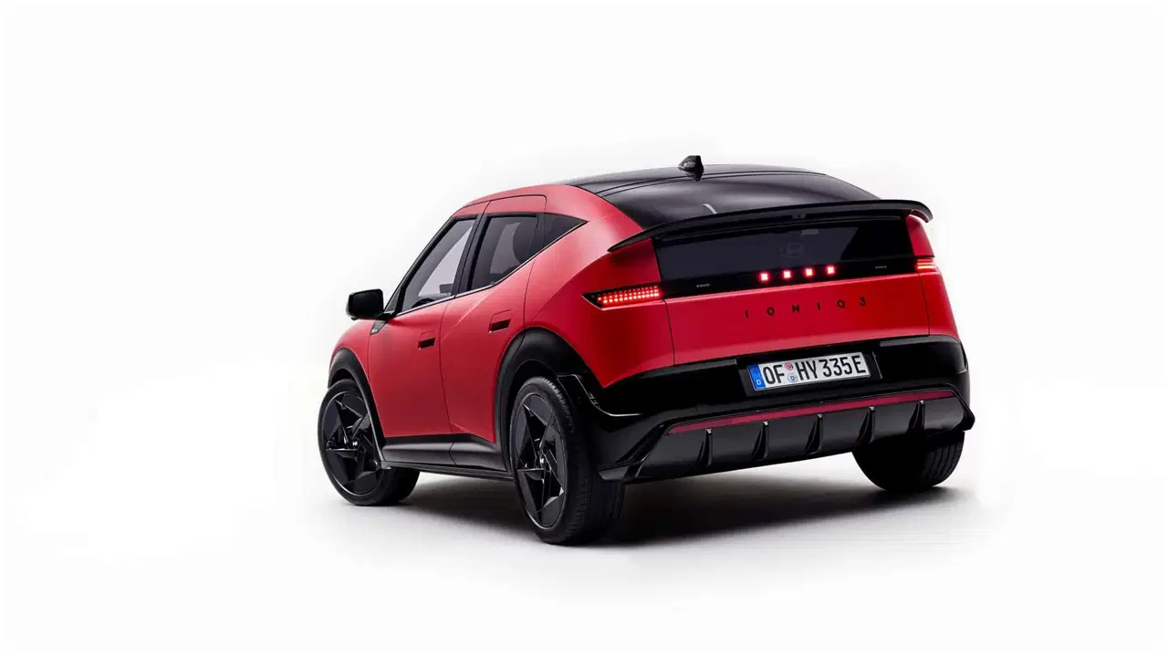 İzmit'ten dünyaya yeni elektrikli yıldız: Türkiye'de üretilecek Hyundai Ioniq 3 sahneye çıktı! 
