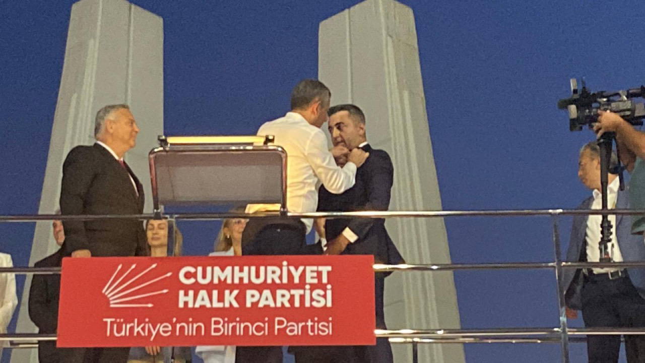 DEVA Partisi’nden istifa eden isimler CHP'ye katıldı, rozetleri takıldı