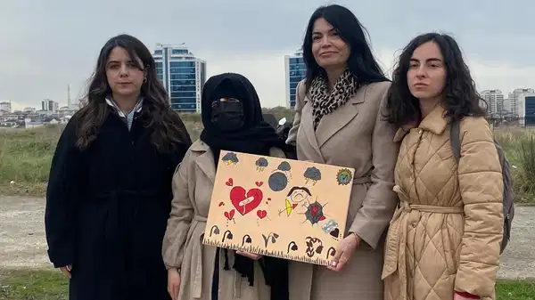 Kuran'a Hizmet Vakfı yöneticisinin, kızına istismarda bulunduğu iddiası... Annenin adliye önünde nöbeti sürüyor
