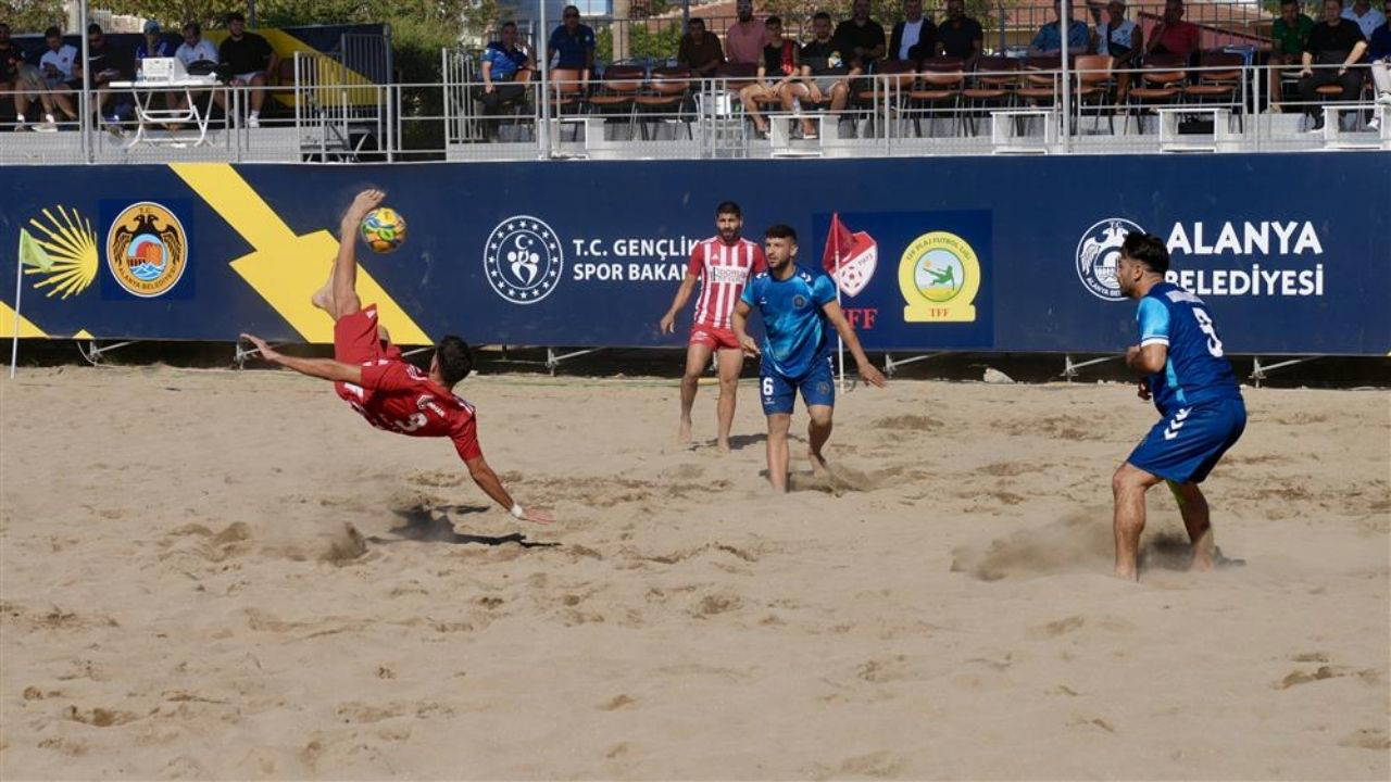 Plaj Futbolu Süper Finalleri başladı