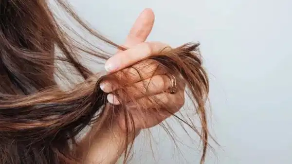 Saç dökülmesini tetikliyor, mat görünüme sebep oluyor: Saç tellerinin incelmesine neden olan 6 alışkanlık