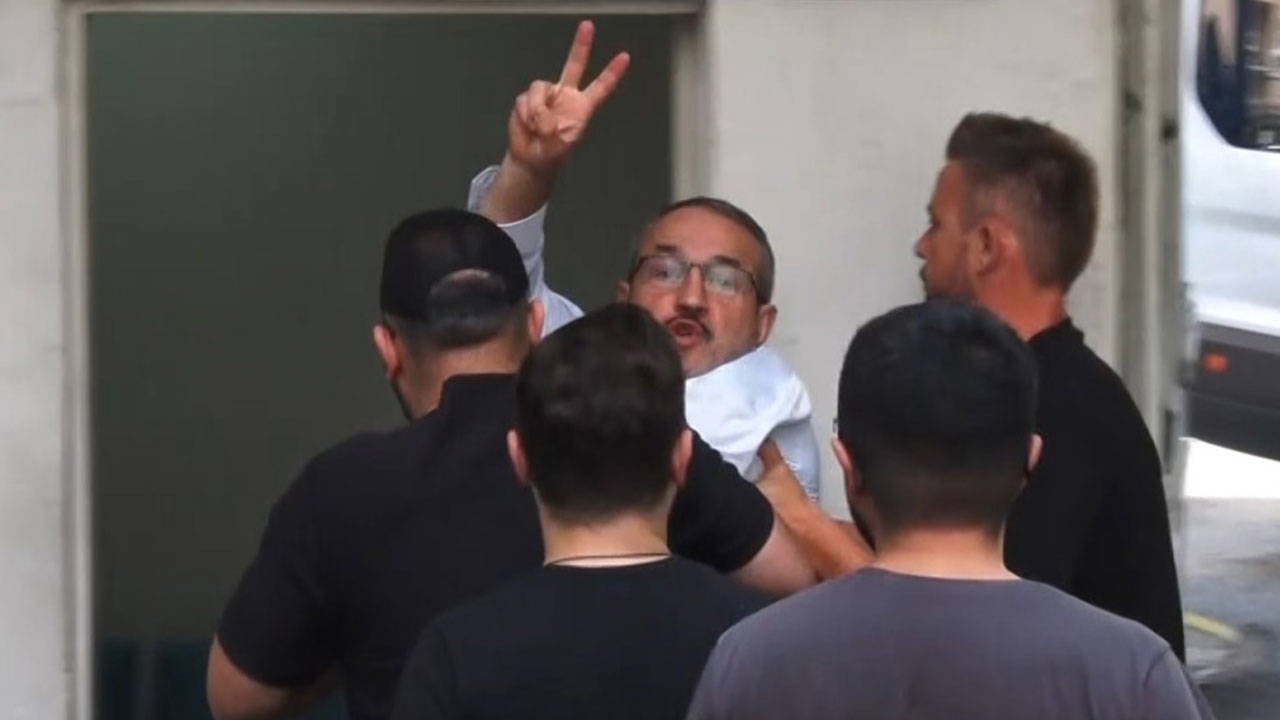 Galatasaray taraftar grubu UltrAslan tribün lideri Sebahattin Şirin adliyeye sevk edildi: 'Sayın Öcalan'a özgürlük' sloganı attı!