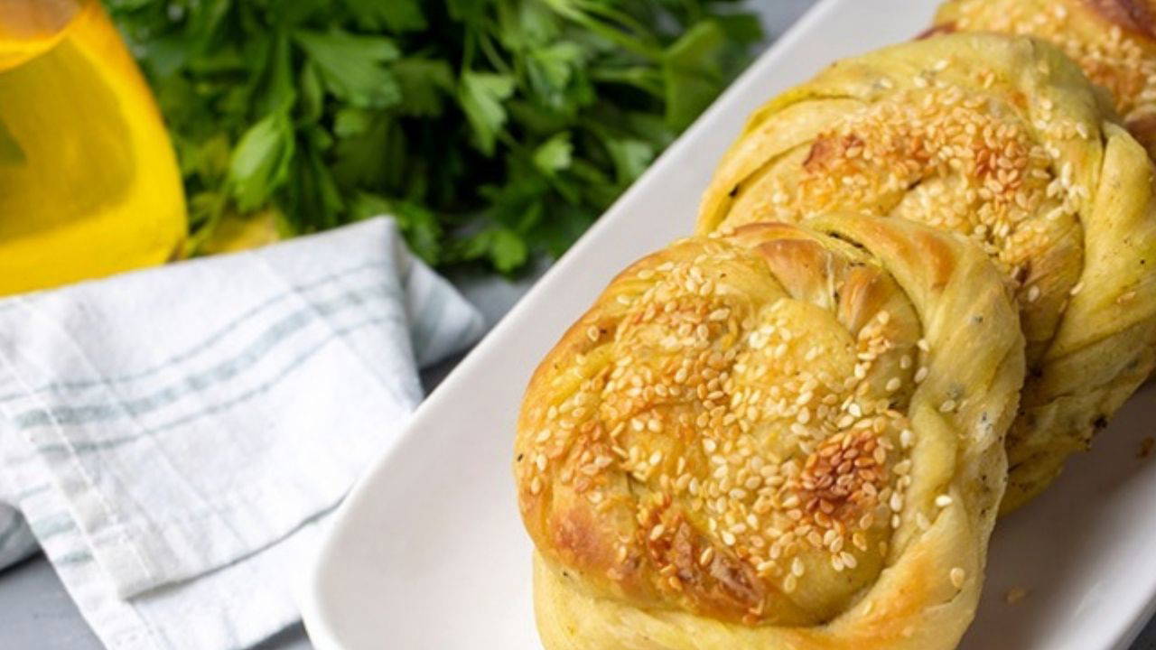 Hem göze hem damağa hitap eden tarif: Patatesli gül böreği