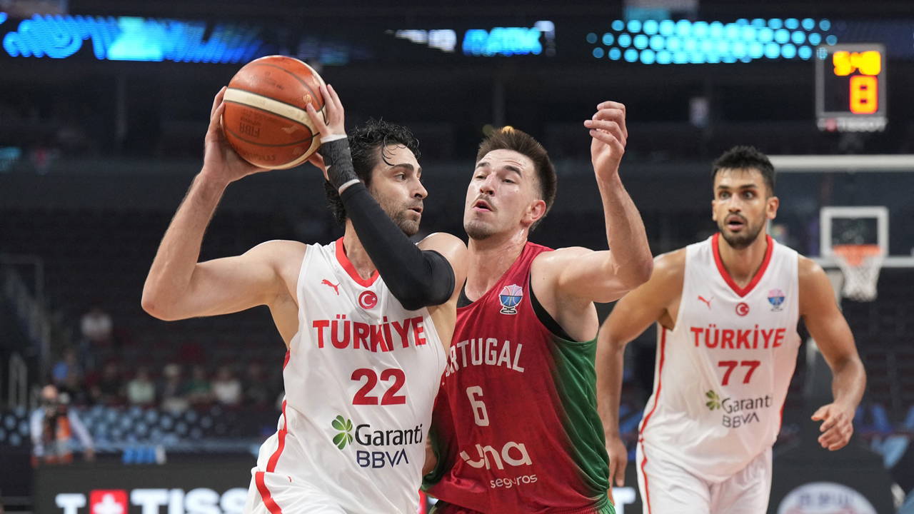 Portekiz'i 41 sayı farkla devirdik... 12 Dev Adam, Eurobasket 2025'te son 16 turunu garantiledi! 