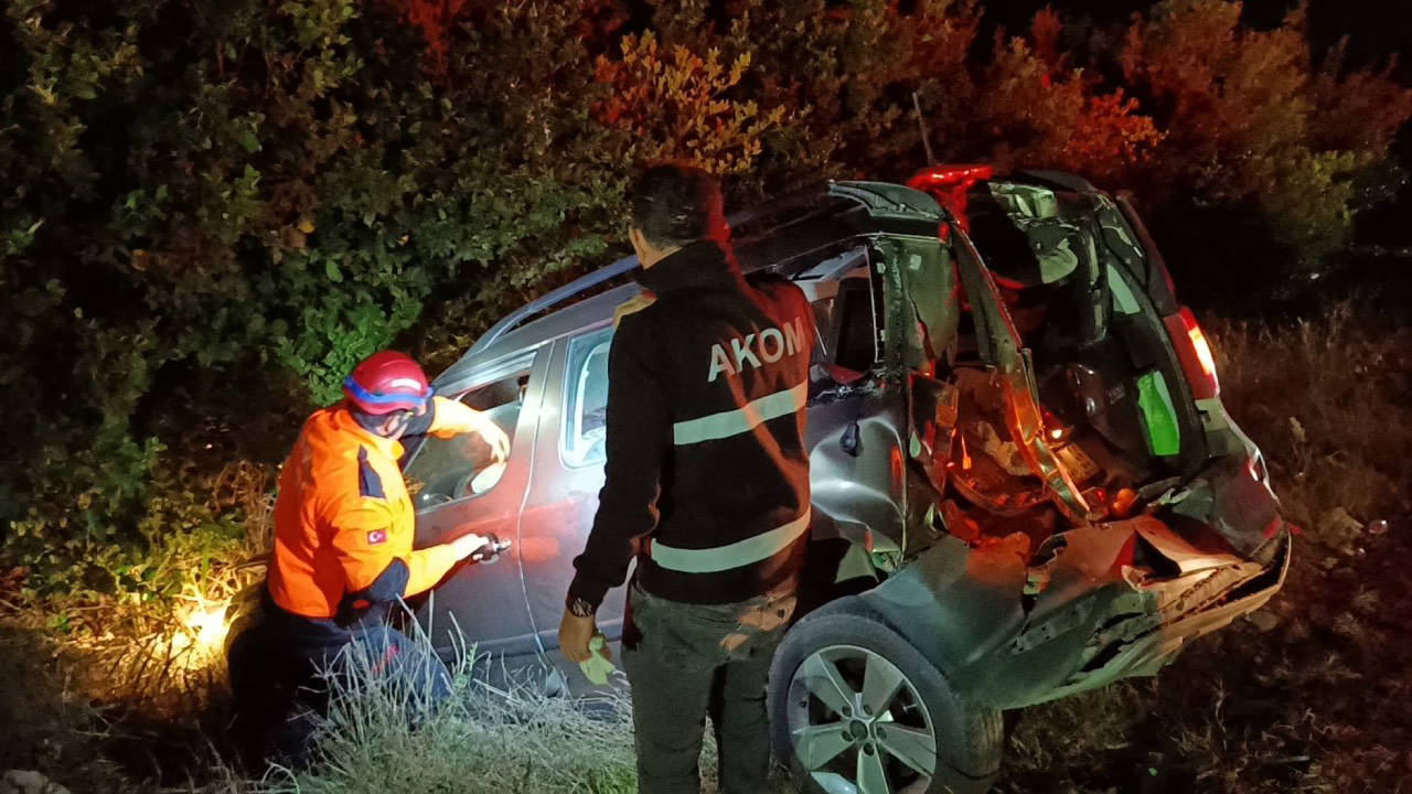 3 aracın karıştığı zincirleme kazada 2 kişi yaralandı